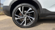 Volvo Xc40 2.0 B4P R DESIGN Pro 5dr AWD Auto Petrol Estate